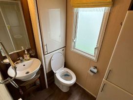 Lido Beach Holiday Park - Holiday Accommodation 21049 - North Wales - 1187681 - thumbnail photo 8