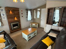 Lido Beach Holiday Park - Holiday Accommodation 21049 - North Wales - 1187681 - thumbnail photo 12