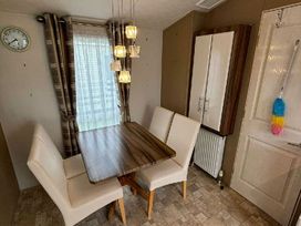 Lido Beach Holiday Park - Holiday Accommodation 21049 - North Wales - 1187681 - thumbnail photo 16