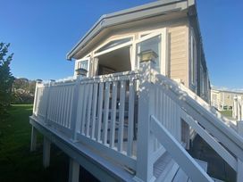 Church Farm Holiday Village - Holiday Accommodation 21055 - Hampshire - 1187683 - thumbnail photo 6