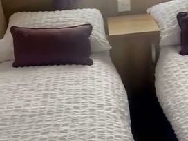 Church Farm Holiday Village - Holiday Accommodation 21055 - Hampshire - 1187683 - thumbnail photo 9