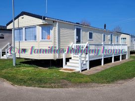 Caister Holiday Park - Holiday Accommodation 2106 - Norfolk - 1187687 - thumbnail photo 1