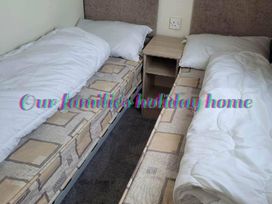 Caister Holiday Park - Holiday Accommodation 2106 - Norfolk - 1187687 - thumbnail photo 5