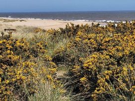Caister Holiday Park - Holiday Accommodation 2106 - Norfolk - 1187687 - thumbnail photo 18