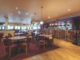 Caister Holiday Park - Holiday Accommodation 2106 - Norfolk - 1187687 - thumbnail photo 19
