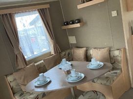 Trecco Bay - Holiday Accommodation 21064 - Somerset & Wiltshire - 1187690 - thumbnail photo 1
