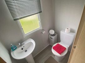 Trecco Bay - Holiday Accommodation 21064 - Somerset & Wiltshire - 1187690 - thumbnail photo 5