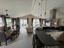 Burnham-on-Sea Holiday Park - Holiday Accommodation 21065 - Devon - 1187691 - thumbnail photo 4
