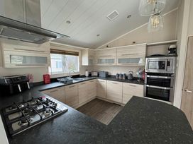 Burnham-on-Sea Holiday Park - Holiday Accommodation 21065 - Devon - 1187691 - thumbnail photo 8