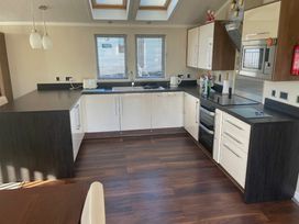 Marton Mere Holiday Village - Holiday Accommodation 21071 - Lake District - 1187695 - thumbnail photo 5