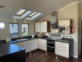 Marton Mere Holiday Village - Holiday Accommodation 21071 - Lake District - 1187695 - thumbnail photo 6