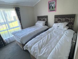 Marton Mere Holiday Village - Holiday Accommodation 21071 - Lake District - 1187695 - thumbnail photo 13