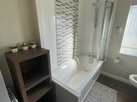 Marton Mere Holiday Village - Holiday Accommodation 21071 - Lake District - 1187695 - thumbnail photo 15
