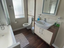 Marton Mere Holiday Village - Holiday Accommodation 21071 - Lake District - 1187695 - thumbnail photo 16