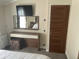 Marton Mere Holiday Village - Holiday Accommodation 21071 - Lake District - 1187695 - thumbnail photo 18