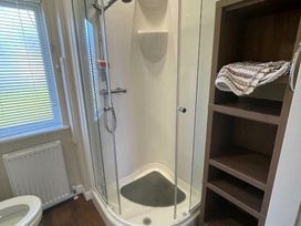 Marton Mere Holiday Village - Holiday Accommodation 21071 - Lake District - 1187695 - thumbnail photo 19