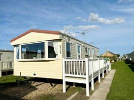 Golden Palm Resort - Holiday Accommodation 21074 - Lincolnshire - 1187698 - thumbnail photo 1