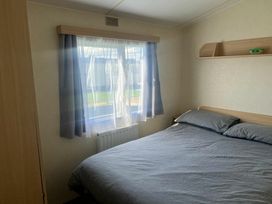 Hayling Island Holiday Park - Meadow Bay Villages - Holiday Accommodation 21075 - Hampshire - 1187699 - thumbnail photo 8
