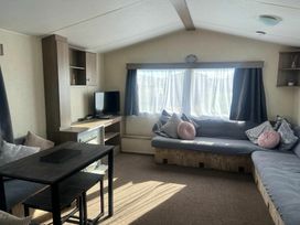 Hayling Island Holiday Park - Meadow Bay Villages - Holiday Accommodation 21075 - Hampshire - 1187699 - thumbnail photo 9