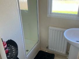 Hayling Island Holiday Park - Meadow Bay Villages - Holiday Accommodation 21075 - Hampshire - 1187699 - thumbnail photo 12