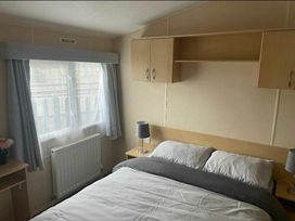 Happy Days Caravan Park - Holiday Accommodation 21094 - North Wales - 1187712 - thumbnail photo 7