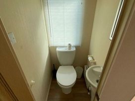 Happy Days Caravan Park - Holiday Accommodation 21094 - North Wales - 1187712 - thumbnail photo 16
