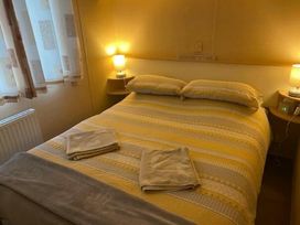 Oakdene Forest Park - Holiday Accommodation 21113 - Hampshire - 1187724 - thumbnail photo 6
