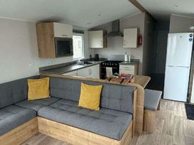 Trecco Bay - Holiday Accommodation 21120 - Somerset & Wiltshire - 1187729 - thumbnail photo 3