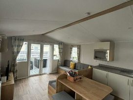 Trecco Bay - Holiday Accommodation 21120 - Somerset & Wiltshire - 1187729 - thumbnail photo 4