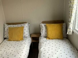 Trecco Bay - Holiday Accommodation 21120 - Somerset & Wiltshire - 1187729 - thumbnail photo 9