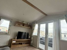 Trecco Bay - Holiday Accommodation 21120 - Somerset & Wiltshire - 1187729 - thumbnail photo 12
