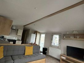 Trecco Bay - Holiday Accommodation 21120 - Somerset & Wiltshire - 1187729 - thumbnail photo 13
