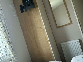 Trecco Bay - Holiday Accommodation 21120 - Somerset & Wiltshire - 1187729 - thumbnail photo 16