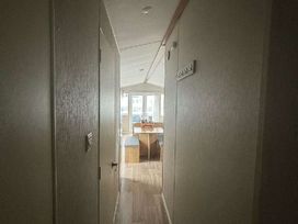 Trecco Bay - Holiday Accommodation 21120 - Somerset & Wiltshire - 1187729 - thumbnail photo 17
