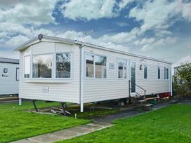 Croft Country Park - Holiday Accommodation 21124 - South Wales - 1187733 - thumbnail photo 1