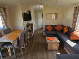 Broadland Sands - Holiday Accommodation 21136 - Suffolk & Essex - 1187741 - thumbnail photo 1