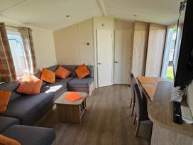 Broadland Sands - Holiday Accommodation 21136 - Suffolk & Essex - 1187741 - thumbnail photo 2
