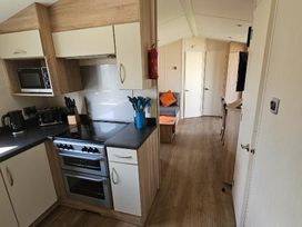Broadland Sands - Holiday Accommodation 21136 - Suffolk & Essex - 1187741 - thumbnail photo 4