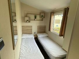 Broadland Sands - Holiday Accommodation 21136 - Suffolk & Essex - 1187741 - thumbnail photo 9