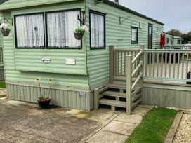 Herons Mead Caravan Park - Holiday Accommodation 21140 - Lincolnshire - 1187744 - thumbnail photo 3