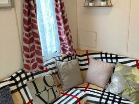 Herons Mead Caravan Park - Holiday Accommodation 21140 - Lincolnshire - 1187744 - thumbnail photo 6