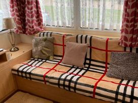 Herons Mead Caravan Park - Holiday Accommodation 21140 - Lincolnshire - 1187744 - thumbnail photo 9