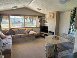 Greenacres Holiday Park - Holiday Accommodation 21168 - North Wales - 1187761 - thumbnail photo 4