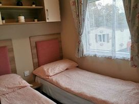 Thorness Bay Holiday Park - Holiday Accommodation 21176 - Isle of Wight & Hampshire - 1187768 - thumbnail photo 4