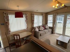 Trecco Bay - Holiday Accommodation 21183 - Somerset & Wiltshire - 1187775 - thumbnail photo 3