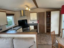 Trecco Bay - Holiday Accommodation 21183 - Somerset & Wiltshire - 1187775 - thumbnail photo 6
