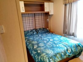 Trecco Bay - Holiday Accommodation 21183 - Somerset & Wiltshire - 1187775 - thumbnail photo 9