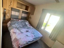 Trecco Bay - Holiday Accommodation 21185 - Somerset & Wiltshire - 1187776 - thumbnail photo 6