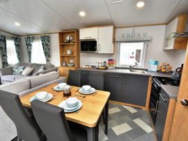 Hoburne Cotswolds - Holiday Accommodation 21189 - Somerset & Wiltshire - 1187780 - thumbnail photo 2
