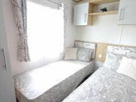 Hoburne Cotswolds - Holiday Accommodation 21189 - Somerset & Wiltshire - 1187780 - thumbnail photo 3